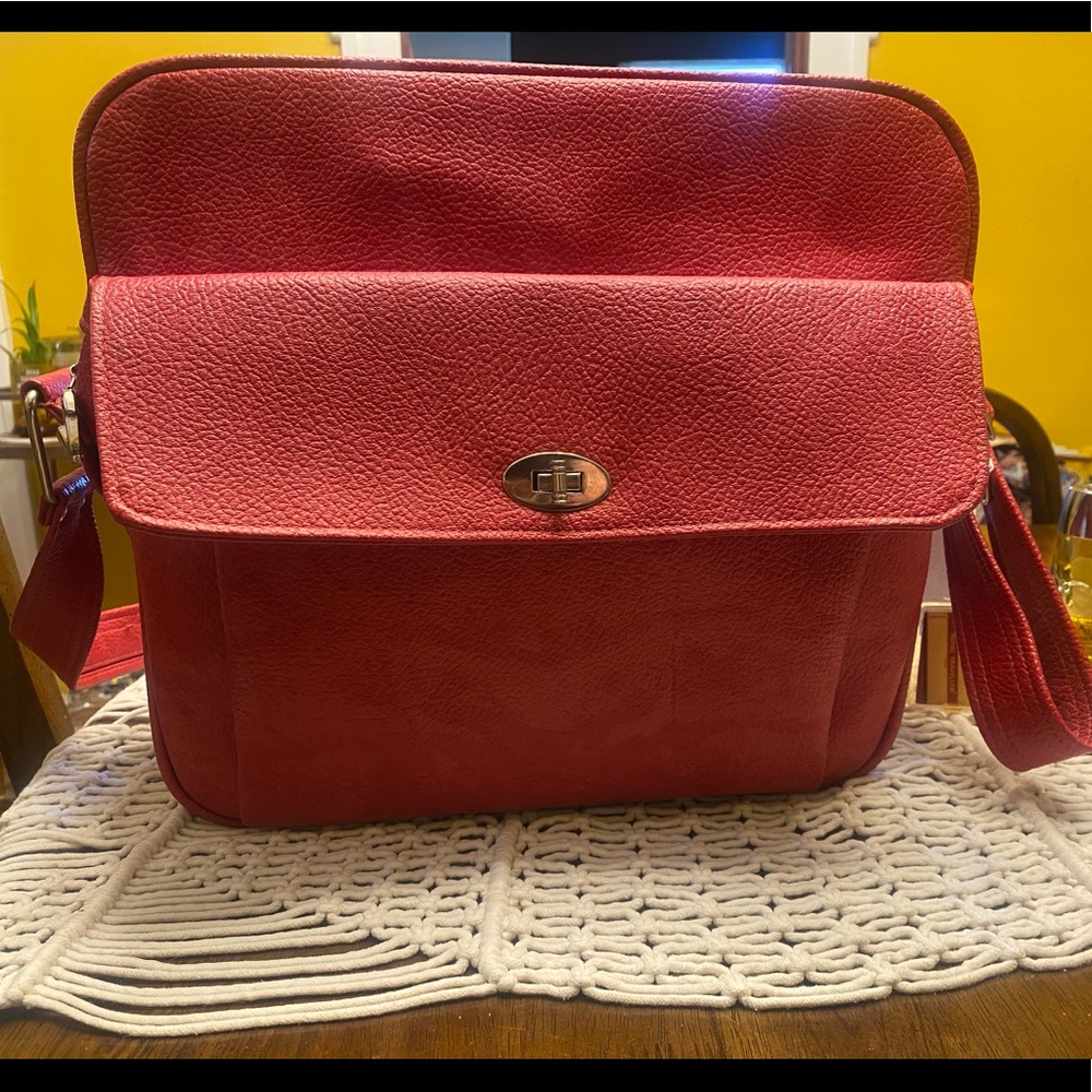 Vintage Magenta Royal Traveller carryon bag